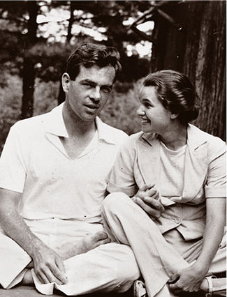 Joseph Campbell, and Wife modern dancer Jean Edman Campbell 1939 By Source, Fair use, https://en.wikipedia.org/w/index.php?curid=23501346